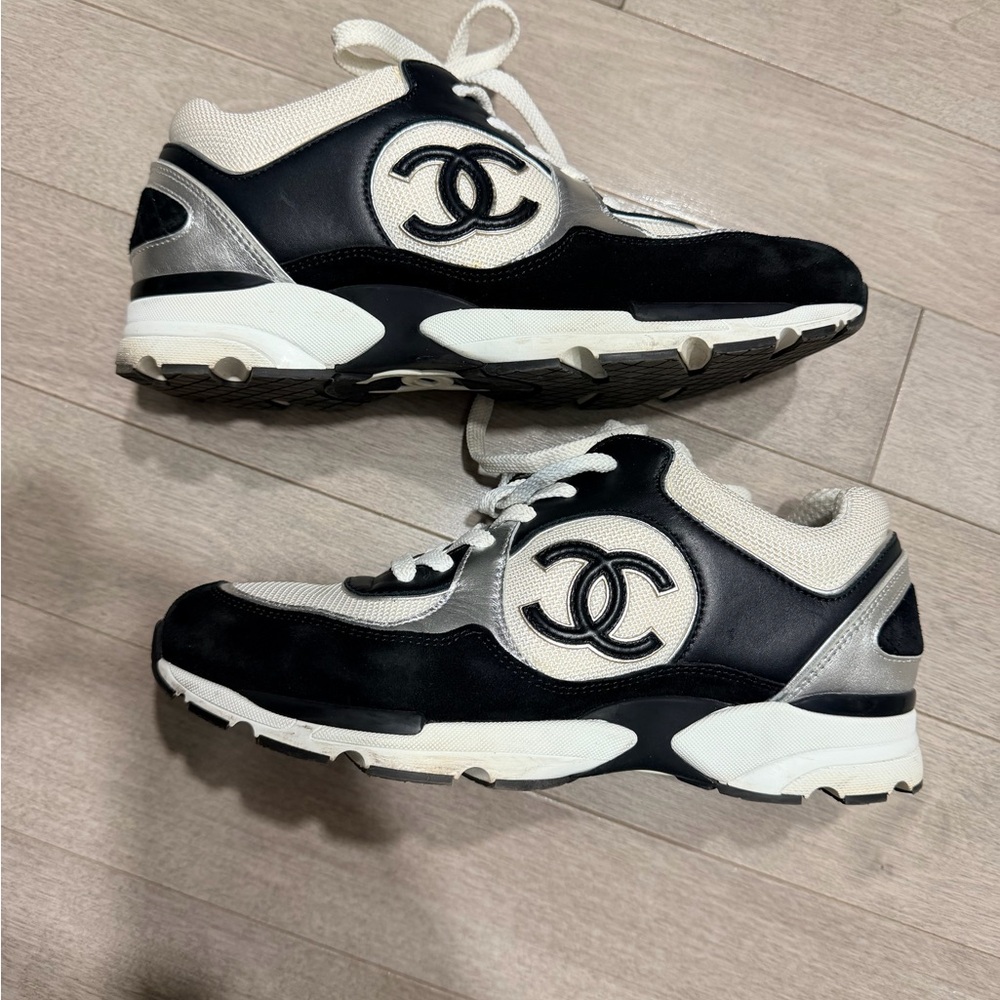 CHANEL White and Black Textured Sneakers